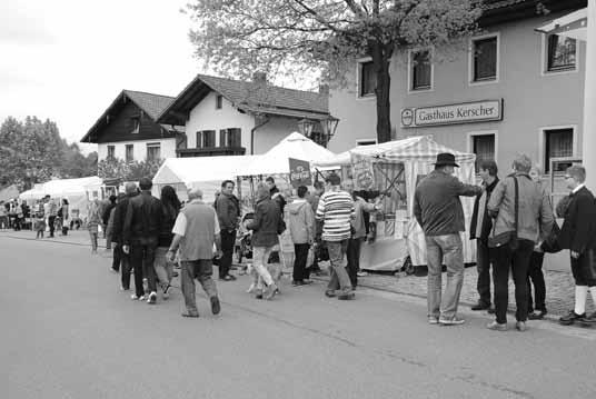 Der Frühjahrsmarkt wurde veranstaltet durch den Förderverein Zukunft Stallwang in Zusammenarbeit mit der Gemeinde Stallwang. Die Fieranten boten vielfältige Waren an, z. B.