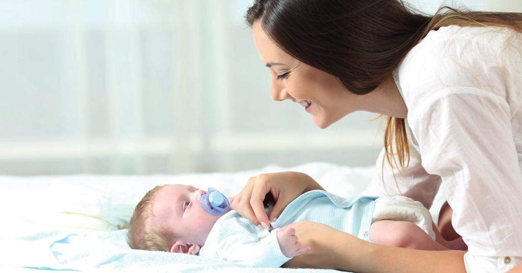 10 Abstillen Wie gebe ich die Flasche? Bieten Sie Ihrem Baby möglichst natürliche Bedingungen, wenn Sie es füttern: Füttern Sie Ihr Baby wenn möglich so, dass es dabei an Ihrer nackten Haut liegt.