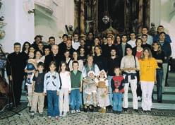 Im überfüllten Münster hielt der Kardinal in Konzelebration mit zehn Priestern eine Heilige Messe, die von der Jugend 2000 eindrucksvoll mitgestaltet sowie von Orgelund Bläsermusik festlich