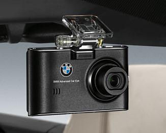 Advanced Car Eye Das BMW Advanced Car Eye besteht aus einer hochempfindlichen Full-HD-Frontkamera und einer