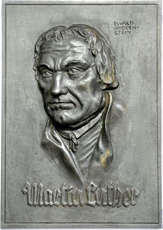 vom Land Tirol die Verdienstmedaille verliehen wurde. 2670 Luther, Martin *10.11.1483 Eisleben +18.2.1546 Eisleben. Einseitige Eisengussplakette o.j., von Breidenstein.