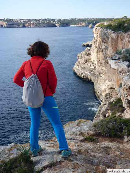 aller aktuellen Steuern und Gebühren Gemeinsamer Flughafentransfer auf Mallorca bei An- und Abreise 10 Übernachtungen im Doppelzimmer mit Bad oder Dusche/ WC Halbpension (Frühstück und Abendessen)