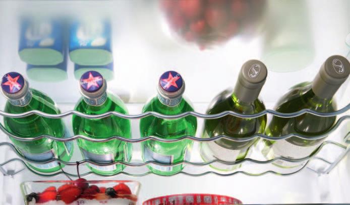 Für die Lagerung von Getränken bietet das Flaschenbord eine ebenso praktische wie formschöne Lösung.