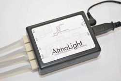 Allgemeines Für den Betrieb eines Atmolight-Systems sind folgende Komponenten erforderlich: Anschluss LED Leuchtmittel Steuergerät Netzteil zur Stromversorgung USB-Kabel zum Anschluss an den