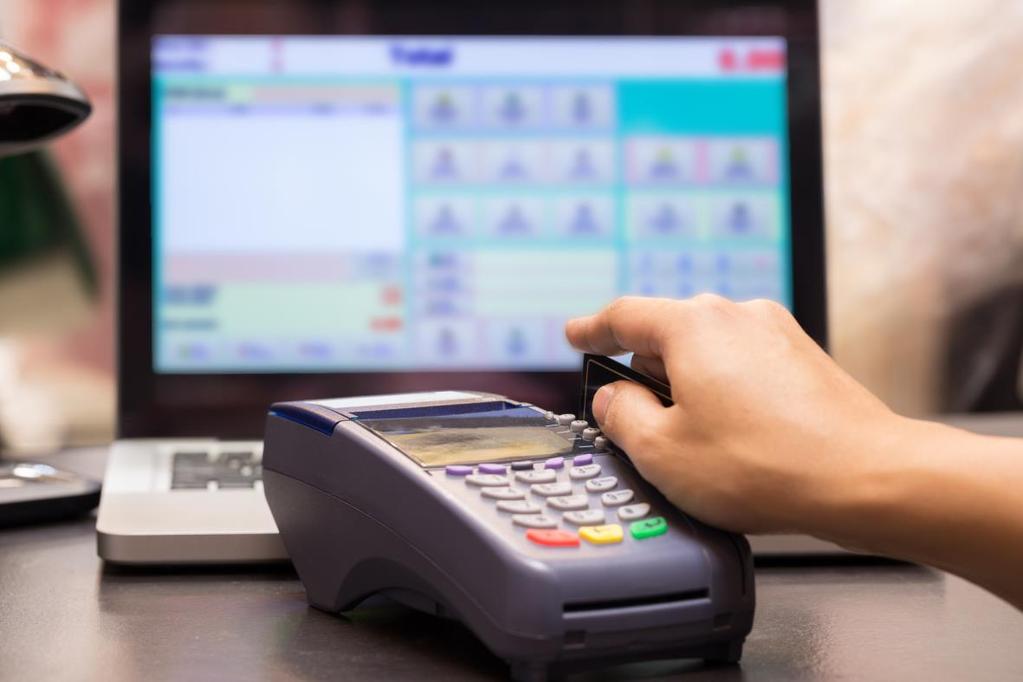 Hand Swiping Credit Card in Store TuTheLens / Fotolia.com Mit den flexiblen, funktionsreichen E-Commerce-Lösungen von Magento nutzen Sie Ihren Online-Channel optimal.