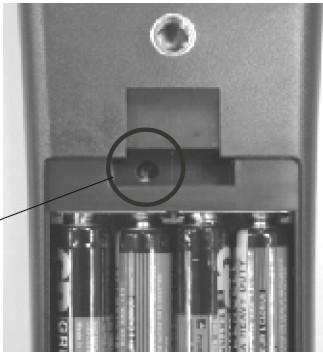 In der zweiten Stufe leuchtet das Batteriesymbol permanent in der LCD-Anzeige. Das bedeutet, dass die Batterien unverzüglich ausgetauscht werden müssen. Abb.