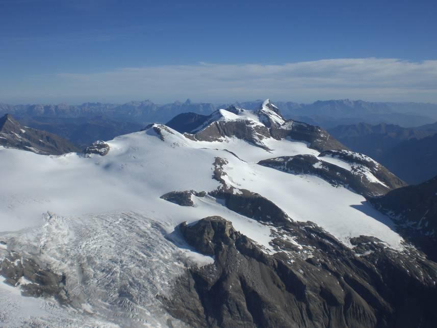 2 1. Vorbemerkungen und Danksagungen Die Gletschermessungen fanden im Zeitraum zwischen 20. und 22.9.2009 unter Mitwirkung von Martin BÖSCH, Timea MAREKOVÁ, Matthias RIECKH und Rupert SCHWARZL statt.