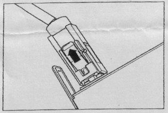 Entriegeln sie die Sicherung der Steckverbindung der Antenne Pfeil Ziehen sie den vorderen Sitz, Bei- Fahrerseite, nach vorne Nehmen sie die