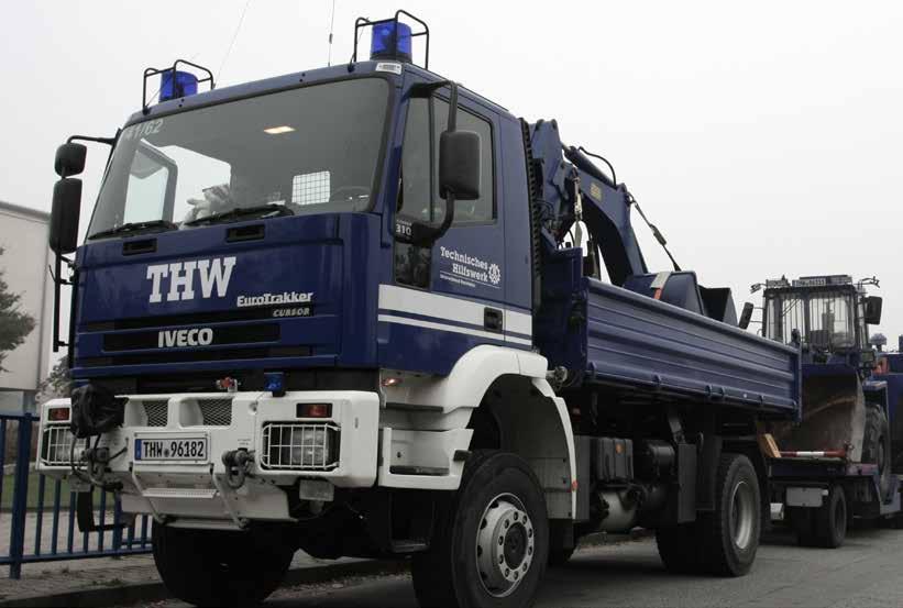 LKW-Kipper 8,5 t Kennzeichen: THW 96182 Funkrufnamen: Heros Bensheim 41/62 Funktion: Der LKW-Kipper dient als Geräteträger für die Ausstattung und als allgemeine Transportkomponente für Schütt- und