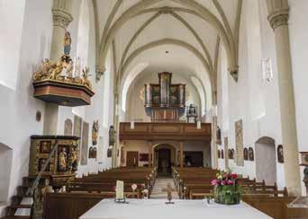 3 pore. Nach dem 30jährigen Krieg schuf man mit einem Anbau im Westen (Fertigstellung 1677) eine Verbindung zwischen Kirche und Klosterflügel.