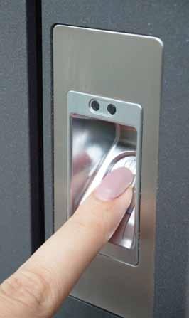 Zugangssysteme Fingerprint* Alle Haustüren können mit dem komfortablen Fingerprint ausgestattet werden Vorteile: - Eintreten ohne Schlüssel - Ihr Finger ist der Schlüssel - Durch Zuziehen der Tür