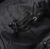 Brusttasche links mit Reißverschluss 1 Ärmeltasche links abnehmbare Kapuze innen elastische