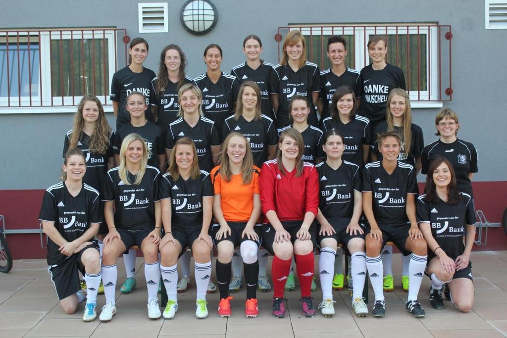 Verbandsliga-Kader 2014/2015 Oben: Caroline Vögtle, Teresa Gehring,