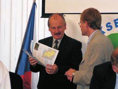 8 Oktober 2005-15 Jahre Internationale Kommission zum Schutz der Elbe 15 JAHRE INTERNATIONALE ZUSAMMENARBEIT FÜR DIE ELBE GRUNDSATZDOKUMENTE, PUBLIKATIONEN UND KONTAKTADRESSEN IM ÜBERBLICK