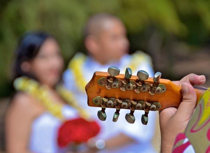 TRAUM HOCHZEIT & FLITTERN Vervollständigen Sie den schönsten Tag mit einem romantischen Hawaii Hochzeitslied.