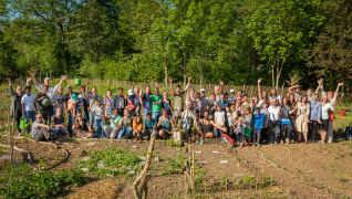 2016 Fläche privat/ terrain privé 90-120 GärtnerInnen/ 90-120 Jardinier Treffen: mehfach in der Woche,ein großer Aktionstag im