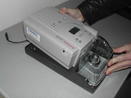 2. Gerätezusammenbau Dichtungsring Beatmungsgerät an Befeuchterkammer