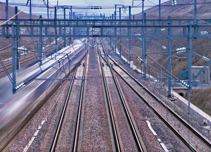 Umsatz im Geschäftsfeld Rail Services wieder verbessert Leichter Umsatzrückgang im Geschäftsfeld Switch Systems EBIT mit deutlichem Anstieg, getragen vom Geschäftsfeld Fastening Systems; EBIT-Marge
