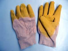 44L02-S 1 MARIGOLD S600D - size S HANDSCHOEN LATEX. Gele latex handschoen. Ideaal voor de schoonmaaksector. GLOVES LATEX. Yellow latex gloves. Ideal for maintenance and cleaning. GANTS LATEX.