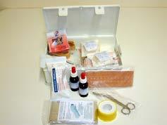 11. Hygiene and safety First Aid EHBO-KOFFER. Compleet geleverd met toebehoren. Onmisbaar in de werkplaats.