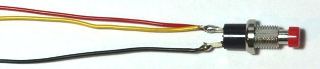 An den einen Anschluss von S-2 wird (ca. 27 cm) roter zusammen mit (ca. 36 cm) gelben Draht gelötet. An den anderen Anschluss kommt (ca.