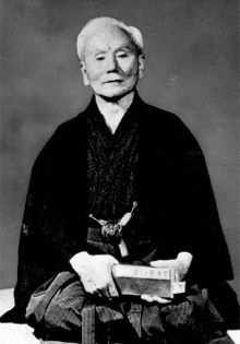 Professor Gichin Funakoshi - Begründer des modernen Karate-Do "Das höchste Ziel im Karate-Do ist nicht der Sieg oder die Niederlage,