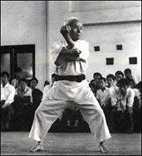 Gichin Funakoshi Am Ende seines Lebens stellte Funakoshi 20 Verhaltensregeln auf ( Shoto