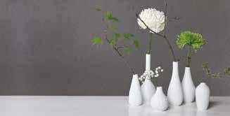 Frische Blumen in schmuckem Dress Mit kleinen und großen Vasen verwandelt räder die eigenen vier Wände in einen bunten sommerlichen Blütentraum Bochum, 13.