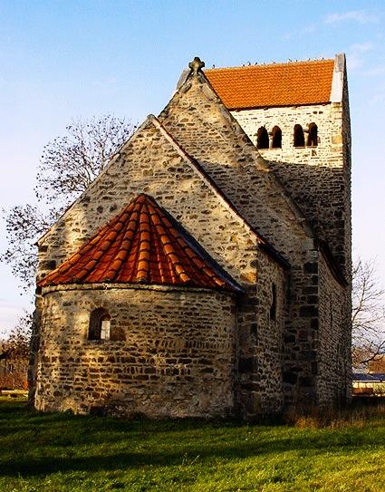 1025); Dorfkirche