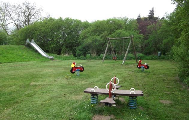 02 Am Steinhof Ortsteil: Groß Munzel Größe: 5500 m² Vorschlag: Aufwertung Kurzbeschreibung: - sehr großer Spielplatz neben Grundschule und Sportverein - Spielangebot für alle Altersklassen geeignet -