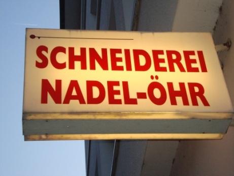 Station 3: In der Schneiderei Hören und lesen Sie! 3.01 Nadim Willkommen in unserer Änderungsschneiderei, Resa.