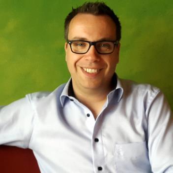 Steffen Drya: Gründer und Geschäftsführer root360 GmbH 12+ Jahre Erfahrung IT-Operations im Bereich E-Commerce Fokus auf 24/7-Operations seit 5 Jahren aktiv mit AWS root360 GmbH: Managed Public Cloud