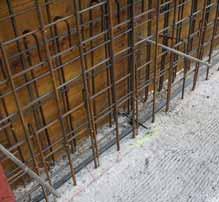 Bei Betonage des Bauteils werden die Quellbänder vollständig vom Frischbeton umgeben.