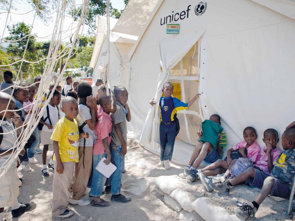 Haiti: Nach dem Erdbeben betreut UNICEF die in Spielzentren UNICEF/NYHQ2011-2081/Dormino