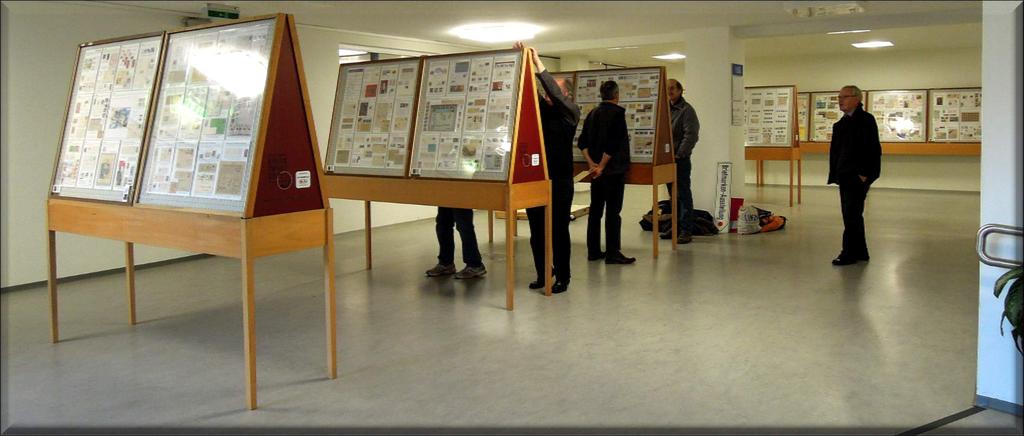 Dauerausstellung in der Postfiliale Götzis Bereits ab November 2015 stellt der Philatelie-Club Montfort dauerhaft im Eingangsbereich der Postfiliale Götzis aus.