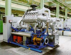 -37-4.3.4 BHKW / Pflanzenöl-BHKW Ein Blockheizkraftwerk besteht aus einem Verbrennungsmotor, einem Kühlwasserwärmetauscher, einem Abgaswärmetauscher und einem Generator.