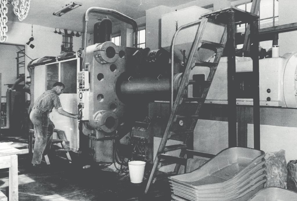 1990 Reprivatisierung und Gründung der KHW Kunststoff- undholzverarbeitungswerk GmbH ; Ausbau zu einem hoch modernen Spritzgussbetrieb