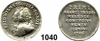 ...Mattiert, vorzüglich 50,- 1038 Silbermedaille 1901 (unsigniert, Jean Godet & Sohn, Berlin). 200 Jahre Königreich Preußen. Brustbild rechts zwischen Palmzweigen.