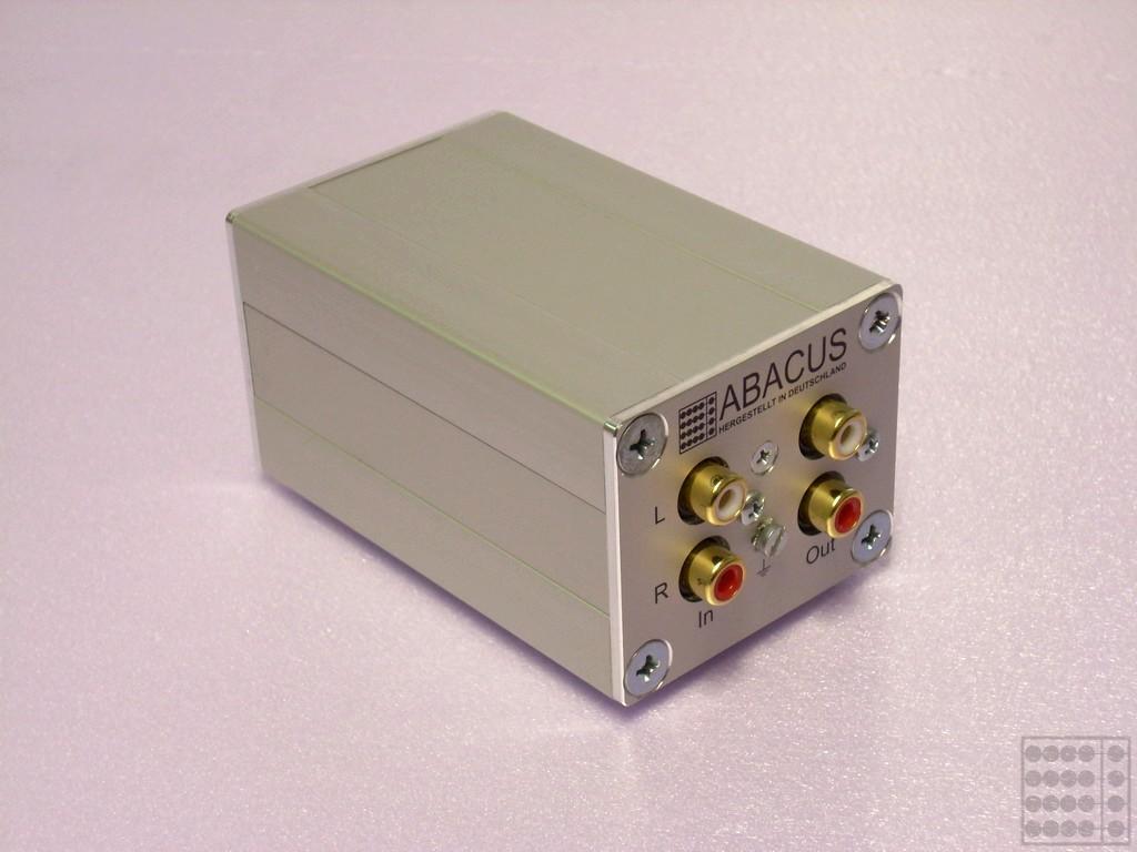 LD2-05 fix Features Linetreiber fix: regelt Line-Kabel- und Folgegeräteeingangs-Eigenschaften aus Verstärkung fix, 1:1 Kopfhörerverstärker kompakte Bauform Netzteil eingebaut maximaler Pegel 30Vss