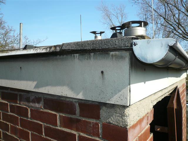 62 Foto: BT 1 (Altbau), Dach, Asbestzement-Attika von Raum für