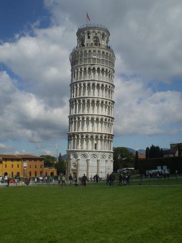 d) Ein Sonnenhut schützt gegen die Wärmestrahlen. Aufgabe 2 BauingenieurIn: Ich war heuer im Sommer in der italienischen Stadt Pisa, dort steht der Schiefe Turm. Noch während des Baus neigte er sich.