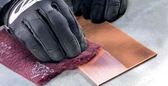 Produkte sia Abrasives 6120 siafleece Für gleichmässige Oberflächen im Hand- und Handmaschinenschliff Produktprofil Korntyp: Feinheitsgrad: Unterlage: Streuart: Bindung: Aluminiumoxid