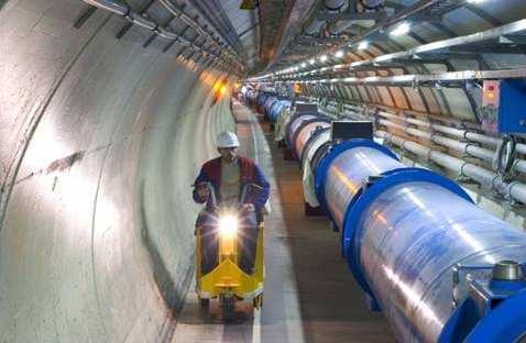 Der LHC ist Eine der schnellsten Rennstrecken der Welt Bis zu 5 Billiarden Protonen