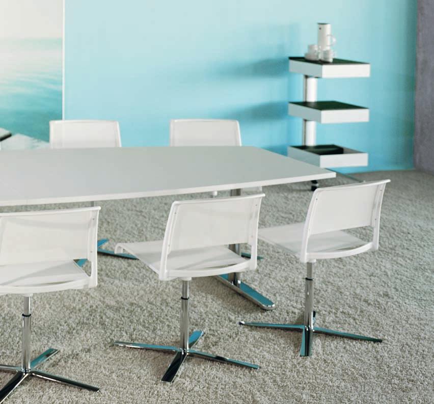 Travis bietet vielfältige Möglichkeiten, nicht nur die Tischformen und -größen, sondern auch die Oberflächen der Tischplatten und die Gestellausführungen an das Gestaltungs- und Nutzungskonzept