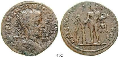 mit Lorbeerkranz / Kilikarchenkranz mit 11 Kaiserköpfen. Ziegler, Münzen 690 (dieses Exemplar); SNG Levante 1033. ex Slg. B/N.
