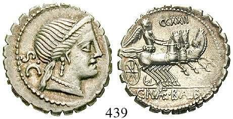 mit phrygischem Helm, darüber Kontrollbuchstabe ROMA / C POBLICI Q F Herakles ringt mit dem Nemeischen Löwen, Keule
