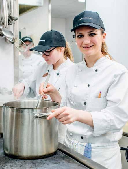 Allgemeines Für Jugendliche, die keine Lehrstelle am freien Arbeitsmarkt finden... Für Jugendliche und Erwachsene, die keine abgeschlossene Berufsausbildung haben.