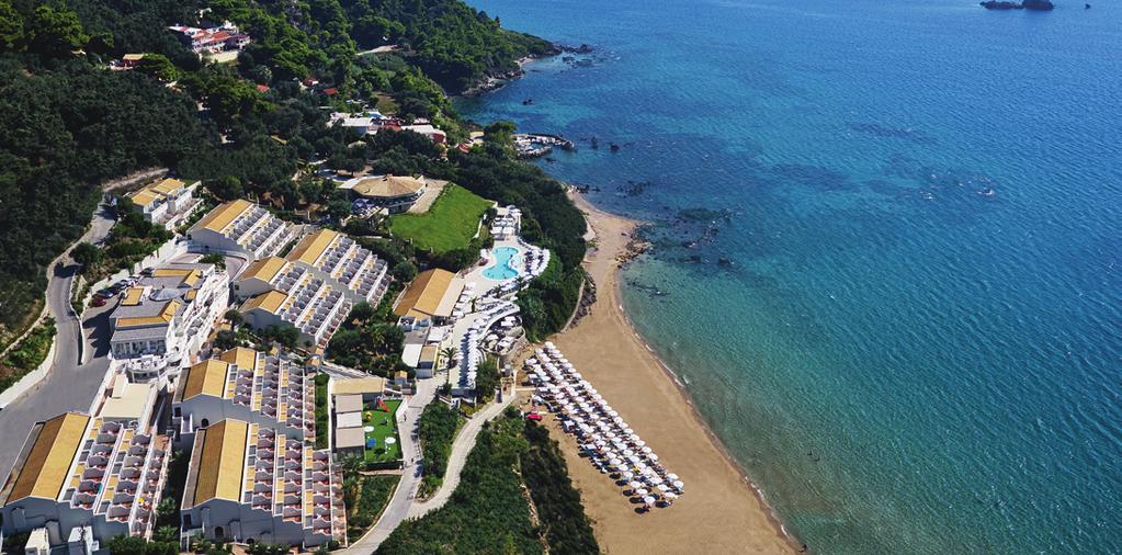 HOTELLAGE An einem magischen Ort, an einem der besten Strände von Korfu, Kontogialos Beach, der mit dem Blauen-Flag Zertifikat ausgezeichnet ist. ENTFERNUNGEN 14 km vom Flughafen Stadt Korfu 1.