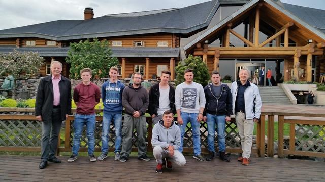 12 Teil 5: März/April 2017 Ende März besuchten wieder fünf Trockenausbau-Schüler/innen unserer Schule die lettische Partnerschule in Daugavpils.