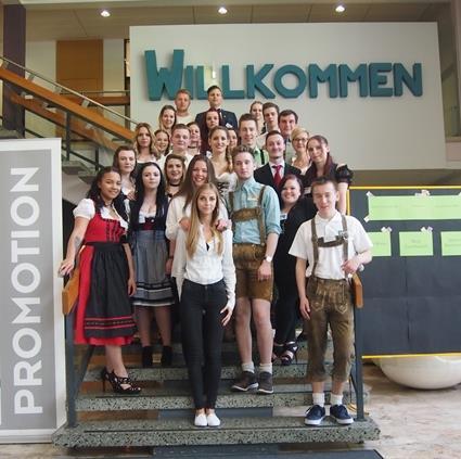 4 Berichte aus den diversen Landesberufsschulen: Landesberufsschule Bad Radkersburg Projekt Tommorow Eine erfolgreiche Projektpräsentation - zum Dokumentarfilm Tomorrow - ist der 3.